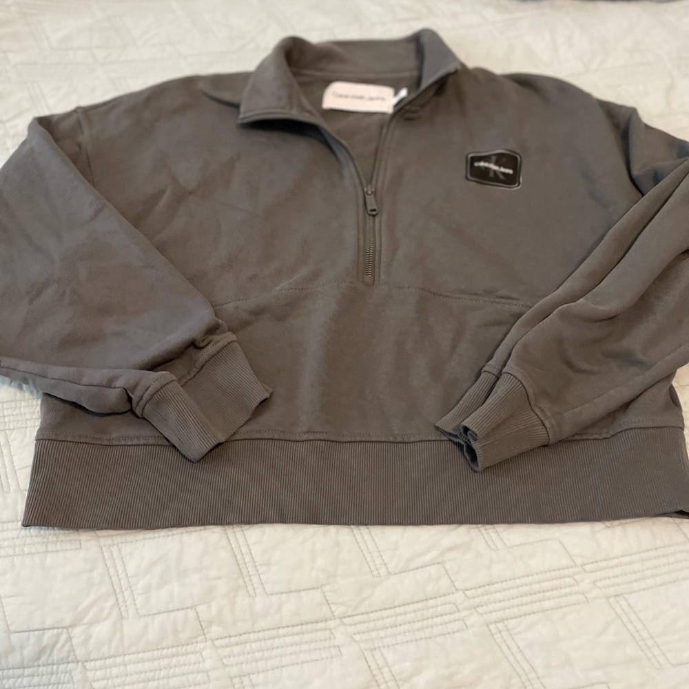Calvin Klein Jeans Quarter-Zip crop Sweater in Charcoal Gray